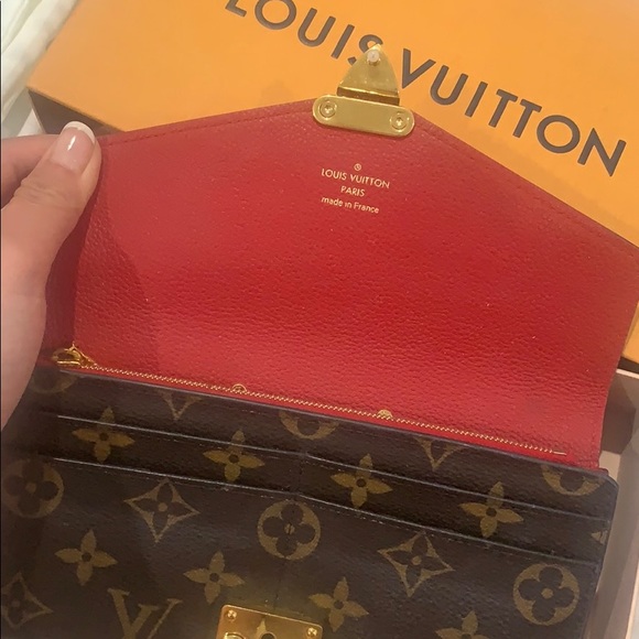 Louis Vuitton Wallet with red coated leather - Picture 4 of 4